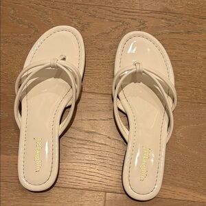 J McLaughlin Caitlin white sandals woman’s size 8